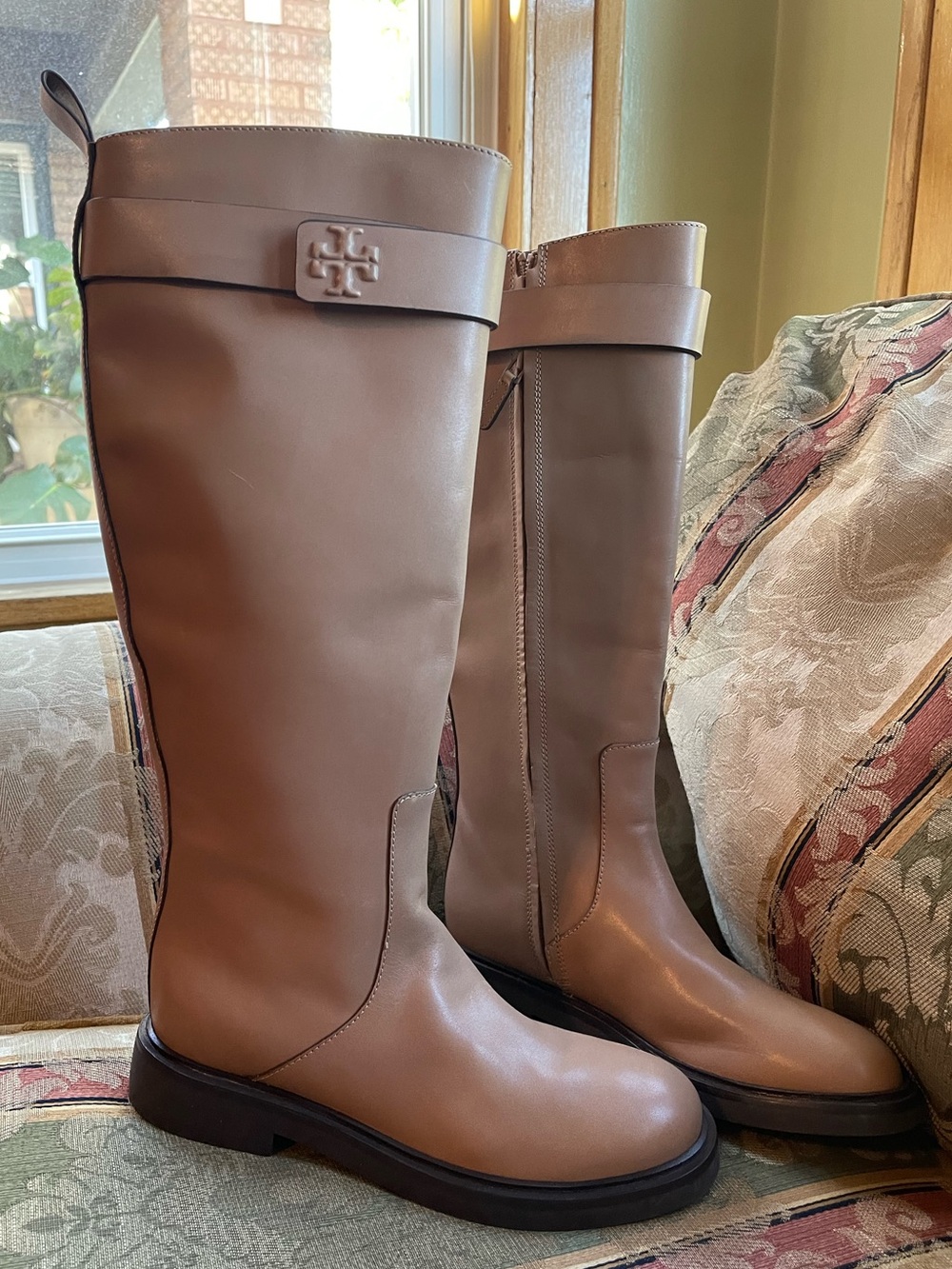 Tory Burch Women Double T Ultility Boots. Size 7 Women N26-03
